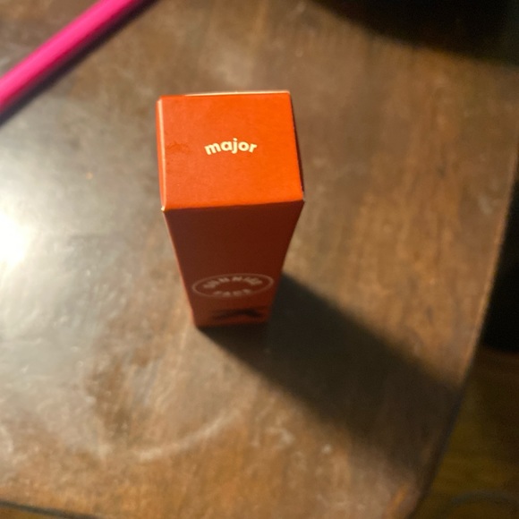 NIB Sunnies Face Fluffmatte Lipstick in Major (perfect cool red) - Picture 5 of 6
